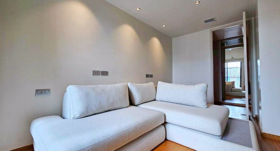 For sale 3 ベッドルーム condo in Yan Nawa, Bangkok
