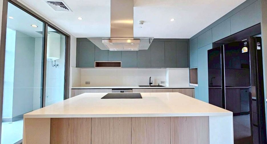 For sale 3 ベッドルーム condo in Yan Nawa, Bangkok