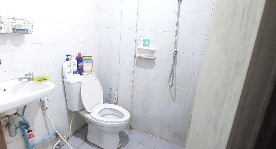 Casa adosada en venta de 2 habitaciones en Mueang Samut Prakan, Samut Prakan