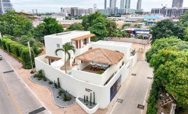 For sale 4 bedrooms villa in Jomtien, Pattaya