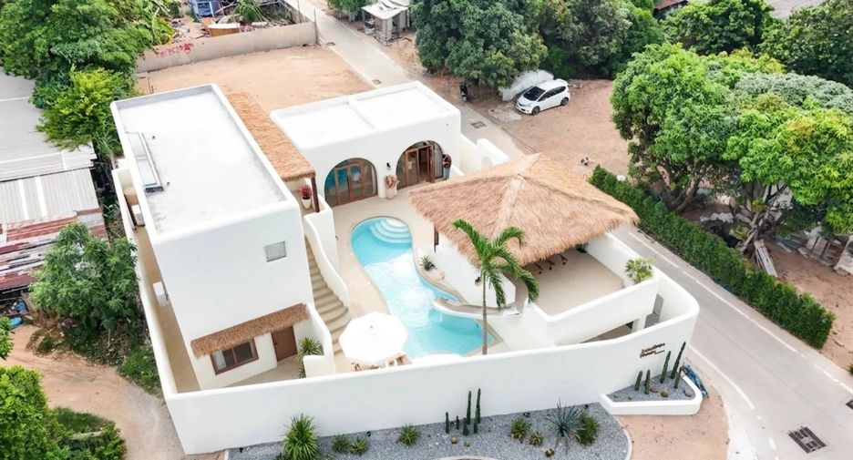 For sale 4 bedrooms villa in Jomtien, Pattaya