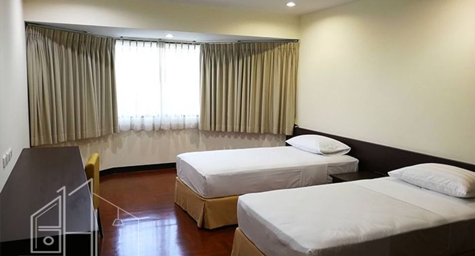 For rent 2 bedrooms condo in Khlong Toei, Bangkok
