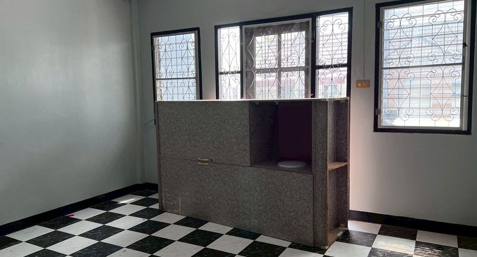 For sale 2 bedrooms townhouse in Mueang Kanchanaburi, Kanchanaburi