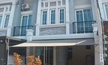 Casa adosada en venta de 3 habitaciones en Chom Thong, Bangkok