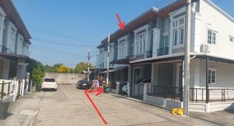 Casa adosada en venta de 3 habitaciones en Chom Thong, Bangkok