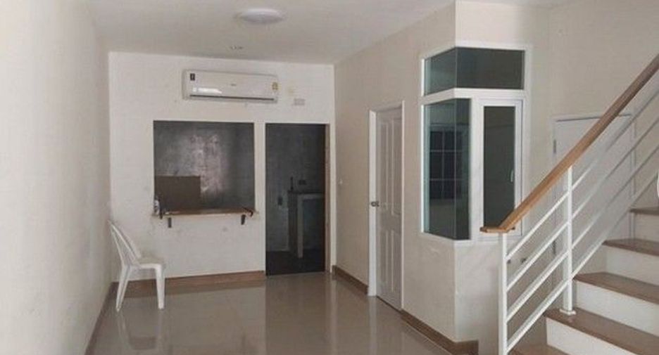 Casa adosada en venta de 3 habitaciones en Chom Thong, Bangkok