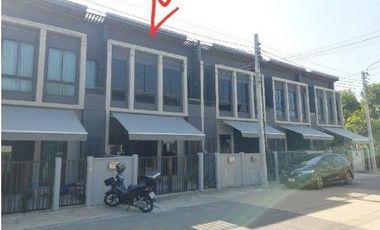 出售 3 卧室 联排别墅 在 Thung Khru, 曼谷