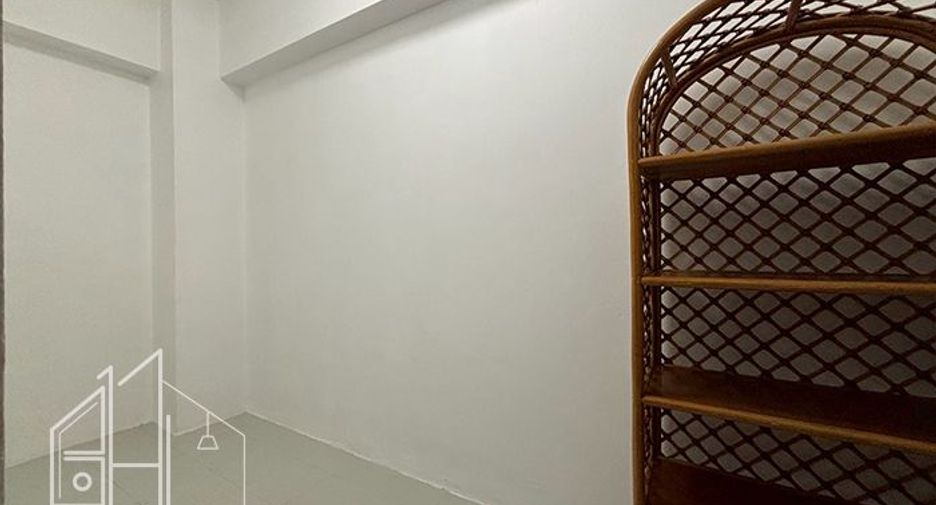 Аренда 3 спальни кондо в Щаттхана, Бангкок