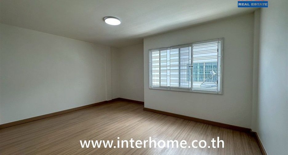 Reihenhaus zum Kauf mit 3 Zimmer in Khlong Sam Wa, Bangkok