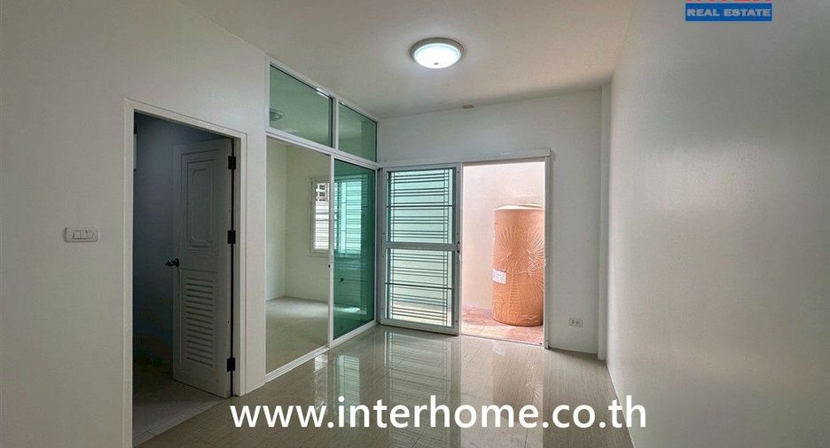 Reihenhaus zum Kauf mit 3 Zimmer in Khlong Sam Wa, Bangkok