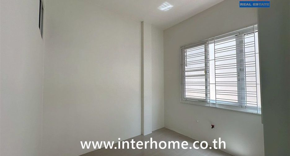 Reihenhaus zum Kauf mit 3 Zimmer in Khlong Sam Wa, Bangkok