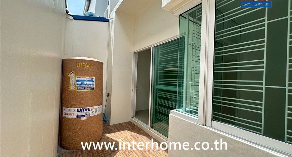Reihenhaus zum Kauf mit 3 Zimmer in Khlong Sam Wa, Bangkok