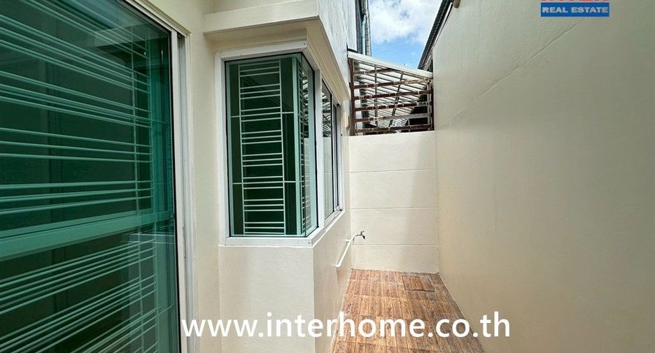 Reihenhaus zum Kauf mit 3 Zimmer in Khlong Sam Wa, Bangkok
