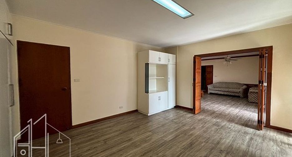 Аренда 3 спальни кондо в Щаттхана, Бангкок