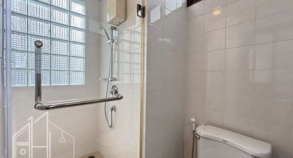 Wohnung zur Miete mit 4 Zimmer in Khlong Toei, Bangkok