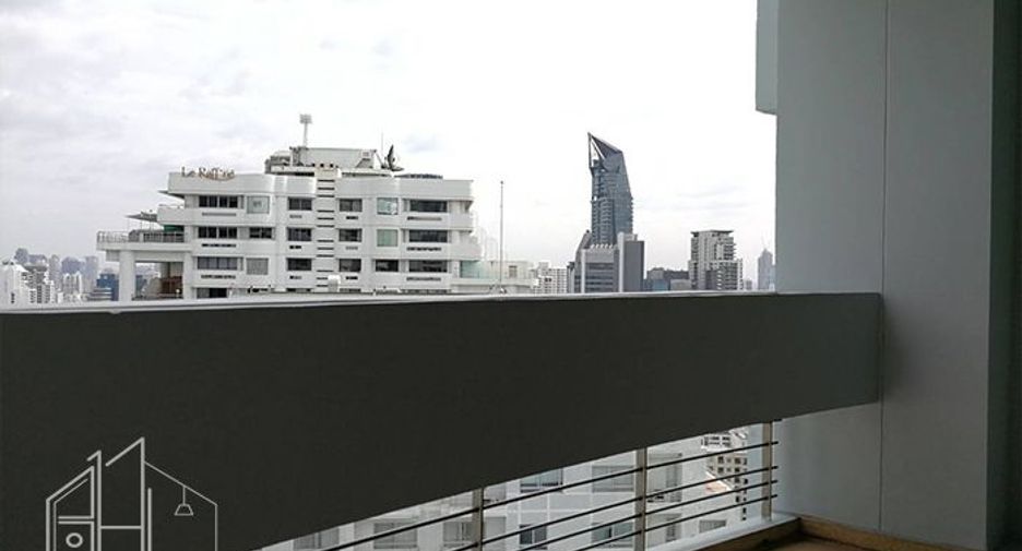 For rent 3 bedrooms apartment in Khlong Toei, Bangkok