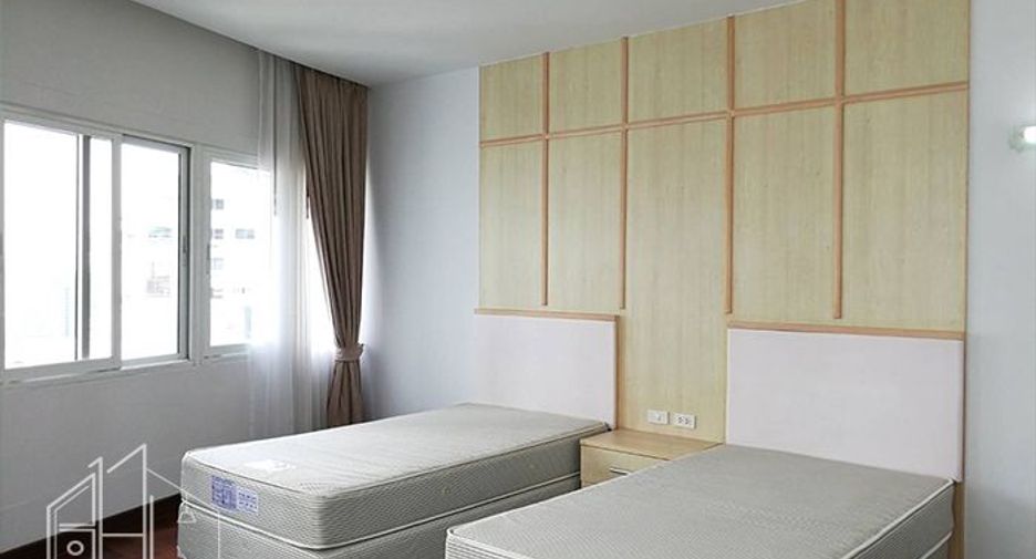 For rent 3 bedrooms apartment in Khlong Toei, Bangkok
