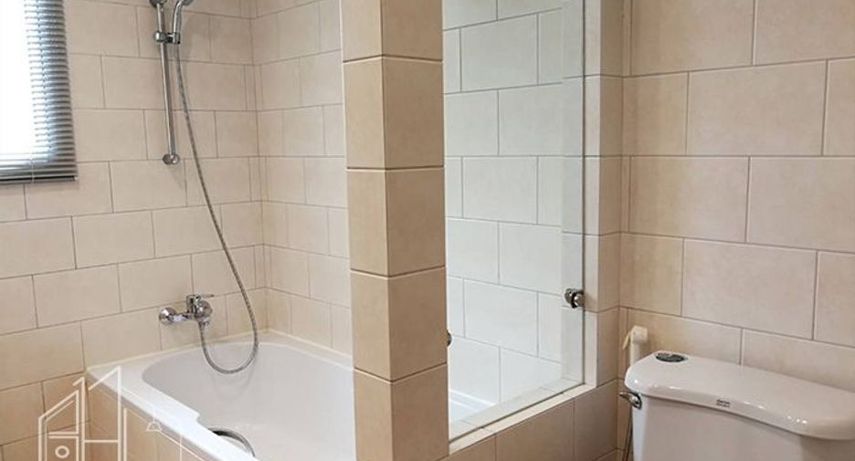 For rent 3 bedrooms apartment in Khlong Toei, Bangkok