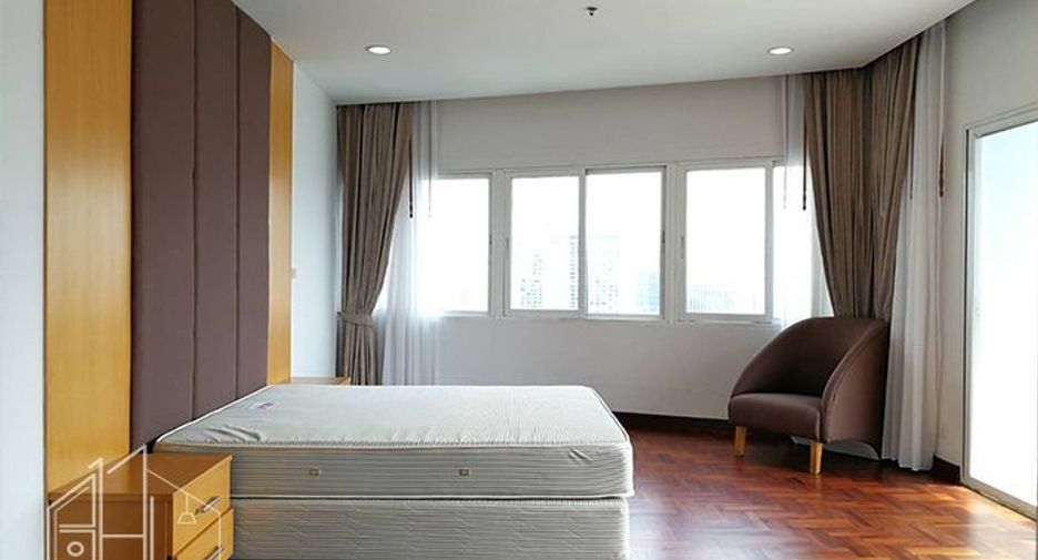 For rent 3 bedrooms apartment in Khlong Toei, Bangkok