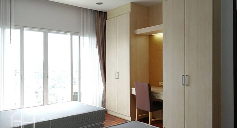 For rent 3 bedrooms apartment in Khlong Toei, Bangkok