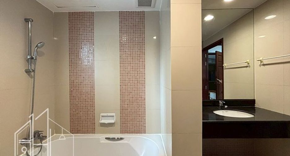 For rent 2 bedrooms condo in Khlong Toei, Bangkok