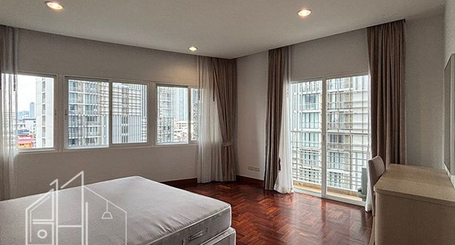 For rent 2 bedrooms condo in Khlong Toei, Bangkok