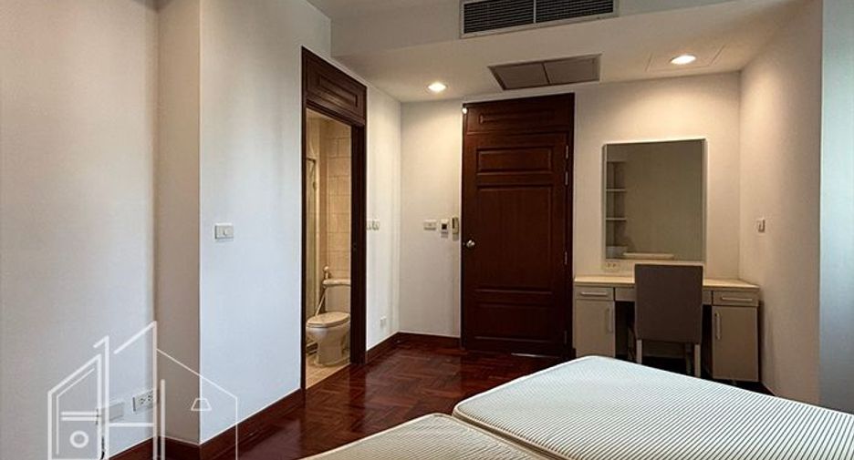 For rent 2 bedrooms condo in Khlong Toei, Bangkok