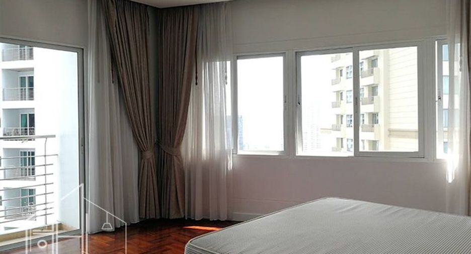 For rent 4 bedrooms condo in Khlong Toei, Bangkok