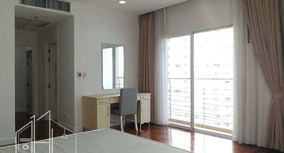 For rent 4 bedrooms condo in Khlong Toei, Bangkok