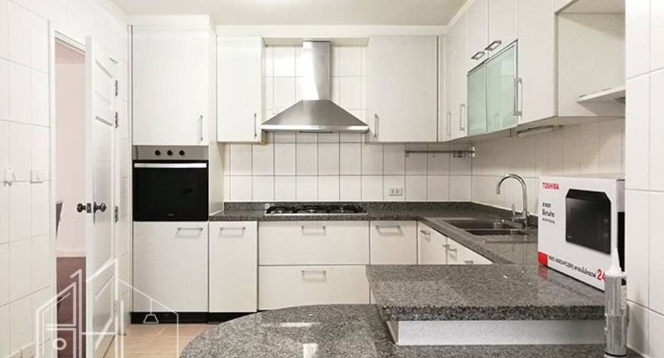For rent 4 bedrooms condo in Khlong Toei, Bangkok