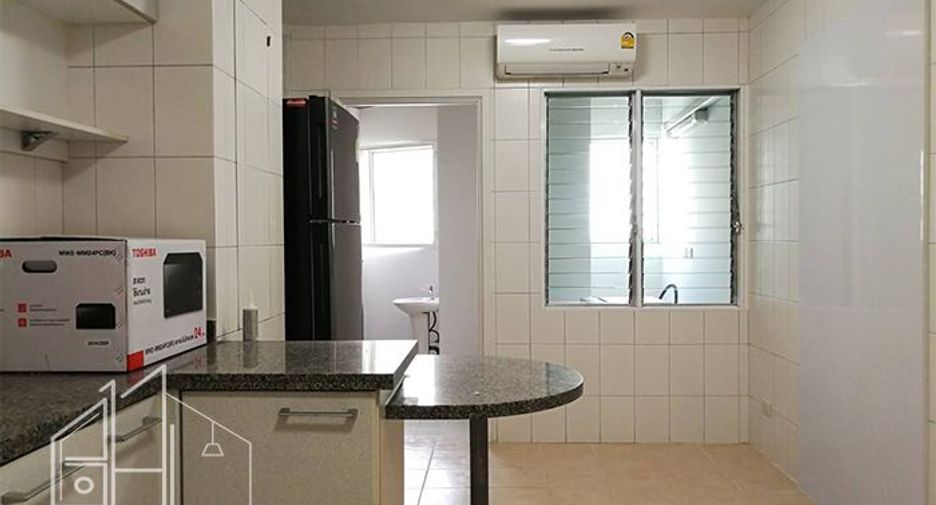 For rent 4 bedrooms condo in Khlong Toei, Bangkok