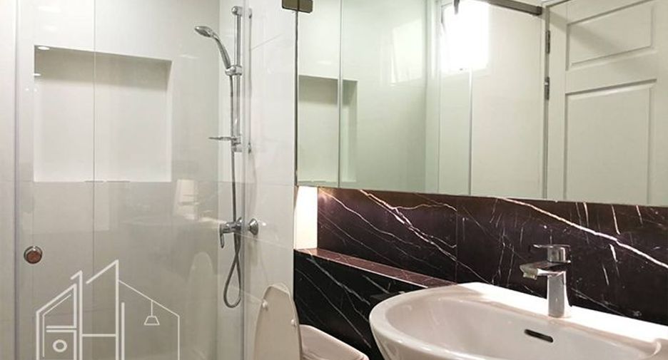 For rent 4 bedrooms condo in Khlong Toei, Bangkok