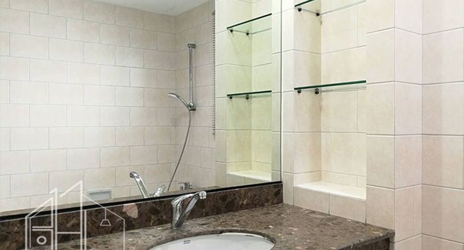For rent 4 bedrooms condo in Khlong Toei, Bangkok