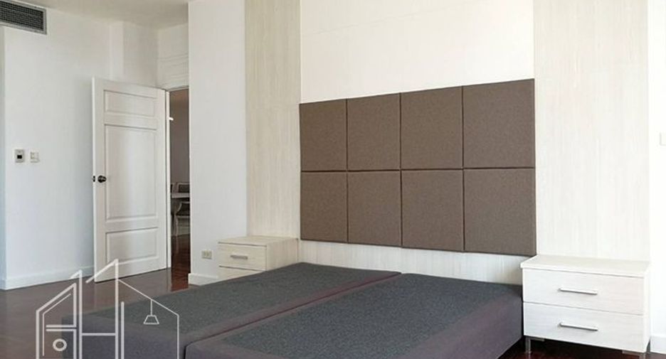 For rent 4 bedrooms condo in Khlong Toei, Bangkok