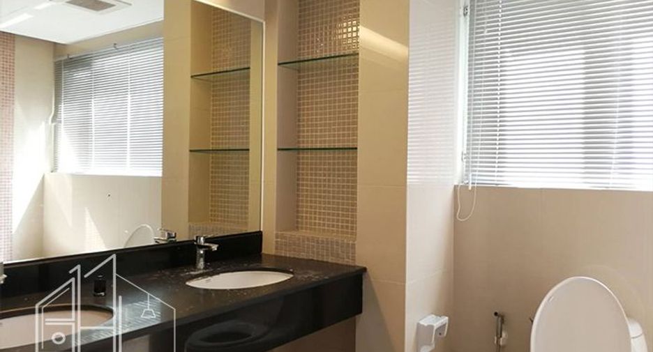 For rent 4 bedrooms condo in Khlong Toei, Bangkok