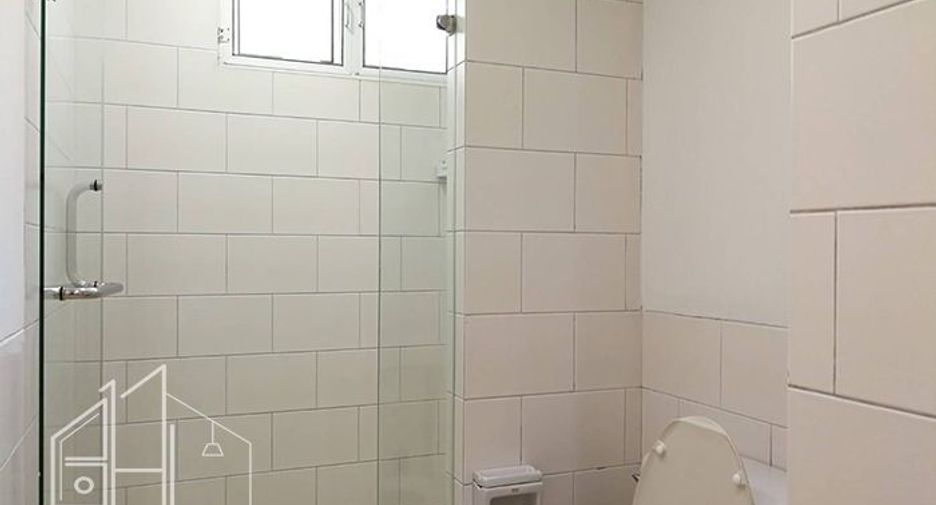 For rent 4 bedrooms condo in Khlong Toei, Bangkok
