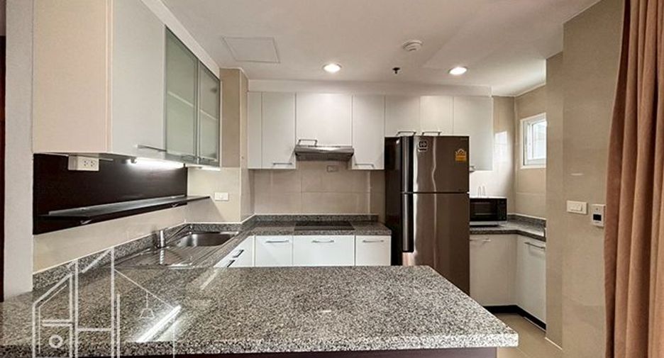 For rent 2 bedrooms condo in Khlong Toei, Bangkok