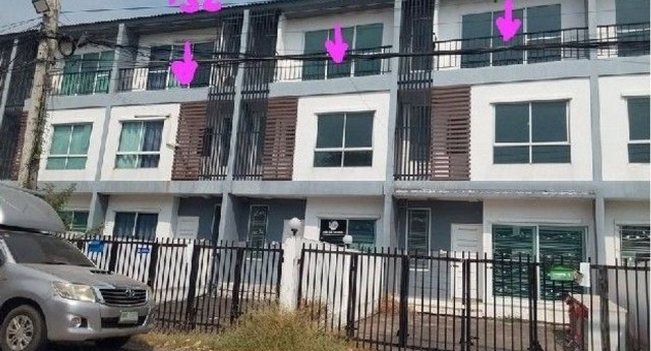 Продажа 3 спальни таунхаус в Krathum Baen, Самутсакхон