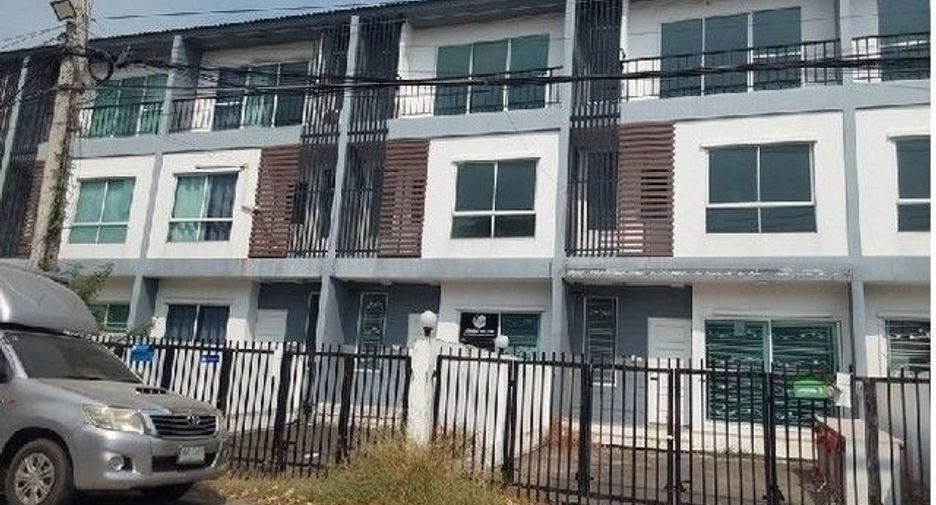 Продажа 3 спальни таунхаус в Krathum Baen, Самутсакхон