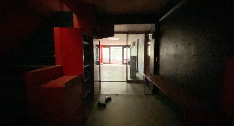 For rent retail Space in Khlong Toei, Bangkok