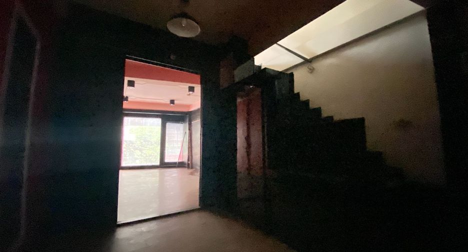For rent retail Space in Khlong Toei, Bangkok