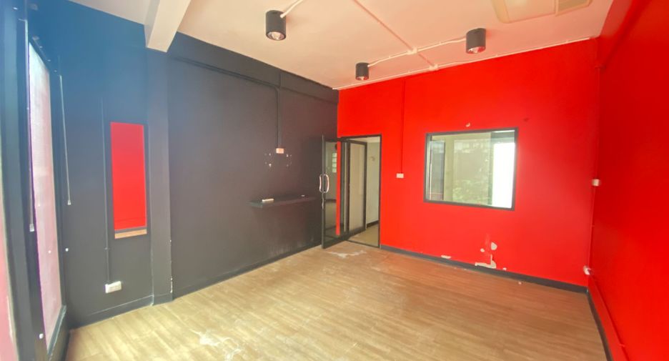 For rent retail Space in Khlong Toei, Bangkok