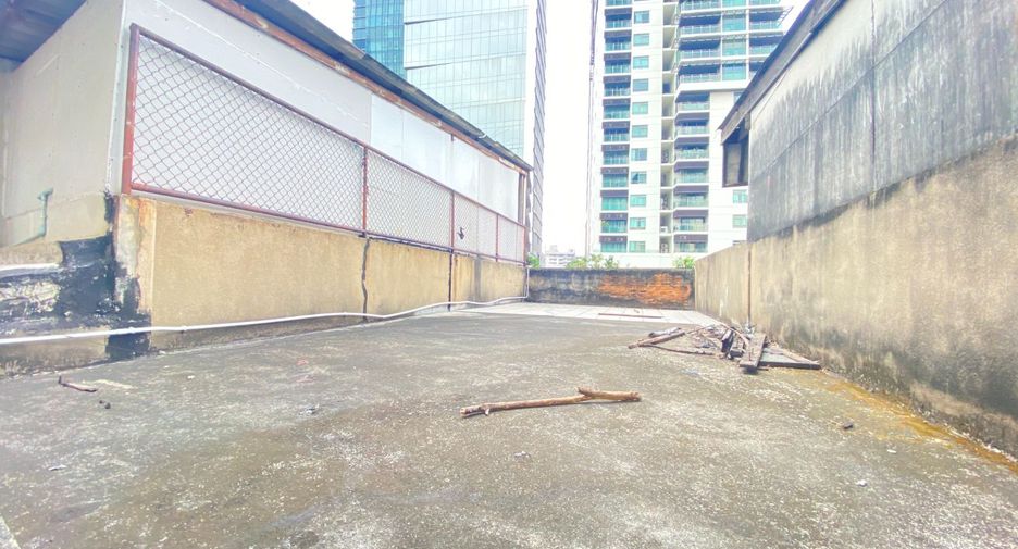 For rent retail Space in Khlong Toei, Bangkok