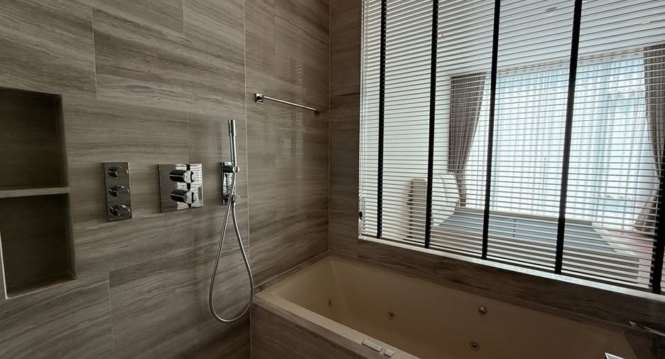 Condo en alquiler de 2 habitaciones en Khlong Toei, Bangkok