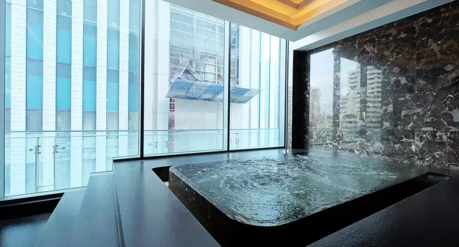 Condo en alquiler de 2 habitaciones en Khlong Toei, Bangkok