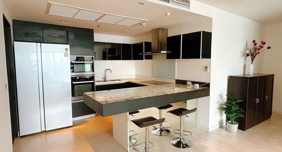 Condo en alquiler de 3 habitaciones en Watthana, Bangkok