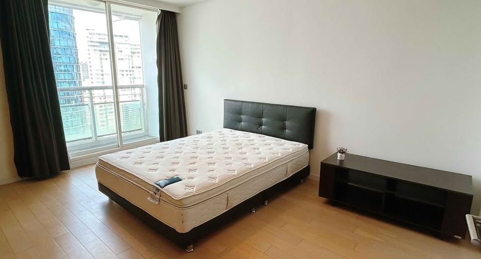 Condo en alquiler de 3 habitaciones en Watthana, Bangkok