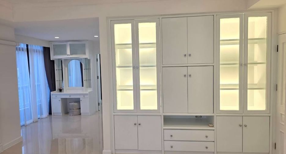 For rent 3 ベッドルーム condo in Watthana, Bangkok