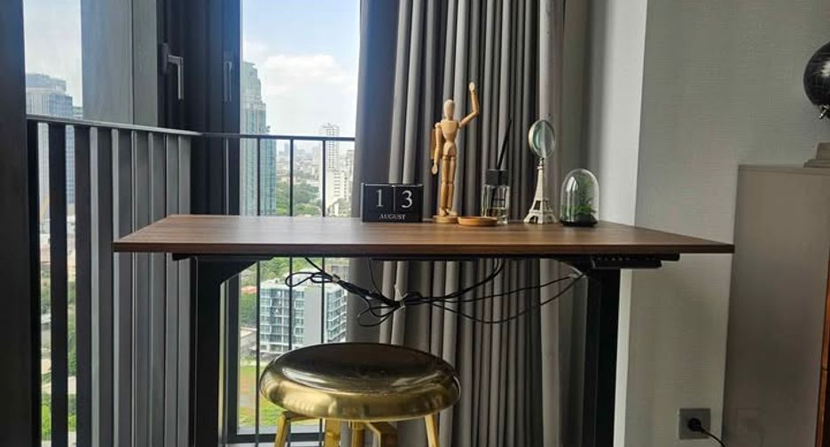 For rent 3 bedrooms condo in Khlong Toei, Bangkok