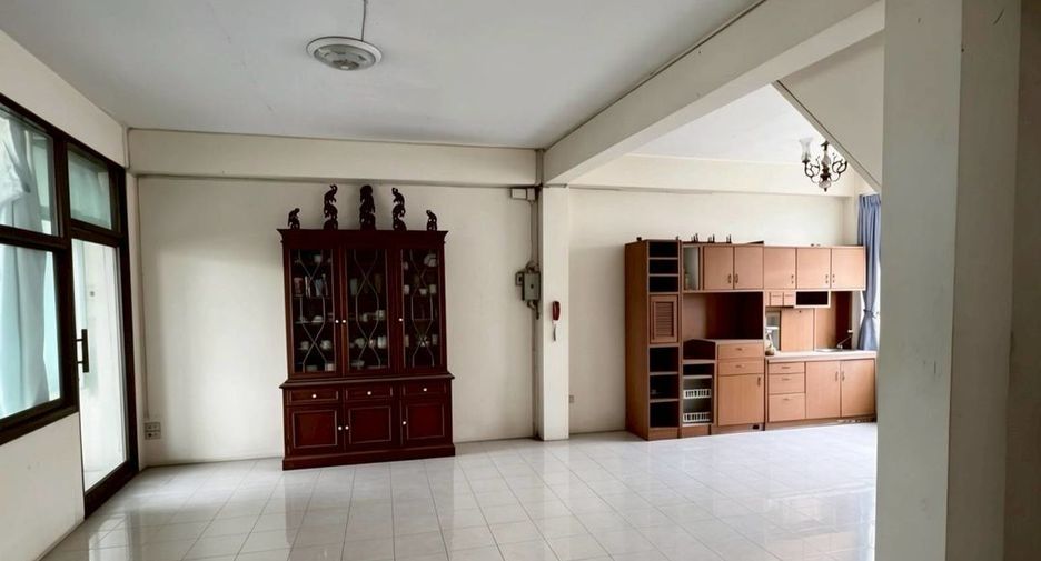 For rent そして for sale retail Space in Prawet, Bangkok